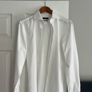 Hugo Boss Slim Fit - Cufflinks needed. used once